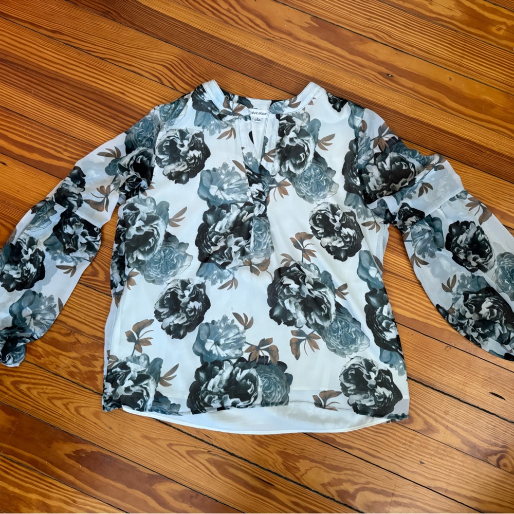 New Women’s Calvin Klein v neck blouse, sheer sleeves Size M